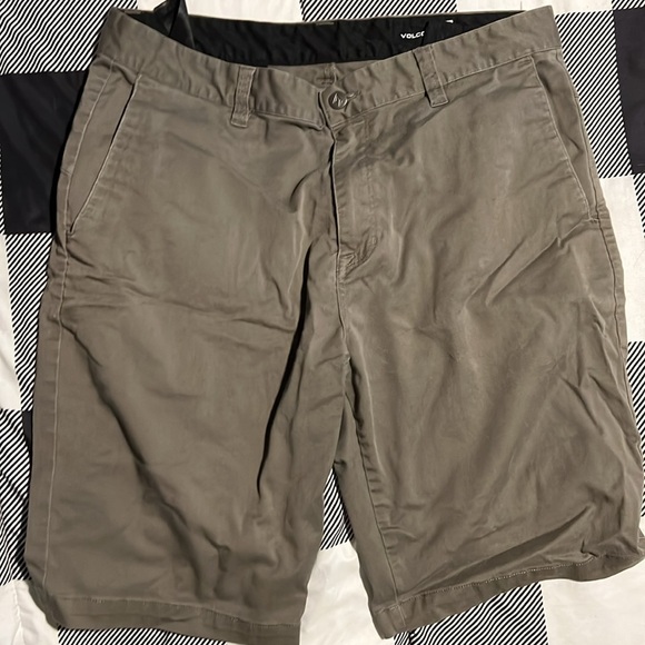 Lot of 3 volcom shorts - Picture 4 of 5